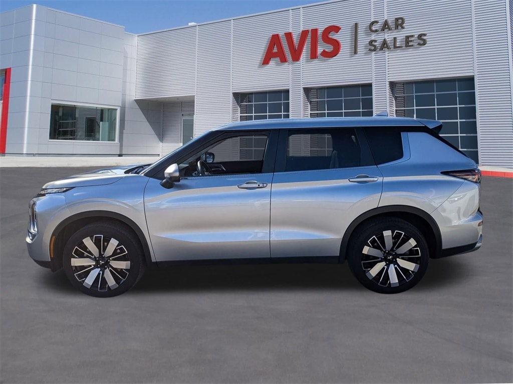 Thumbnail: 2025 Mitsubishi Outlander - 10