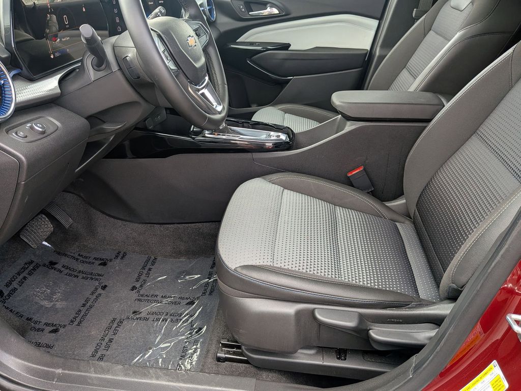 Thumbnail: 2025 Chevrolet Trax - 23