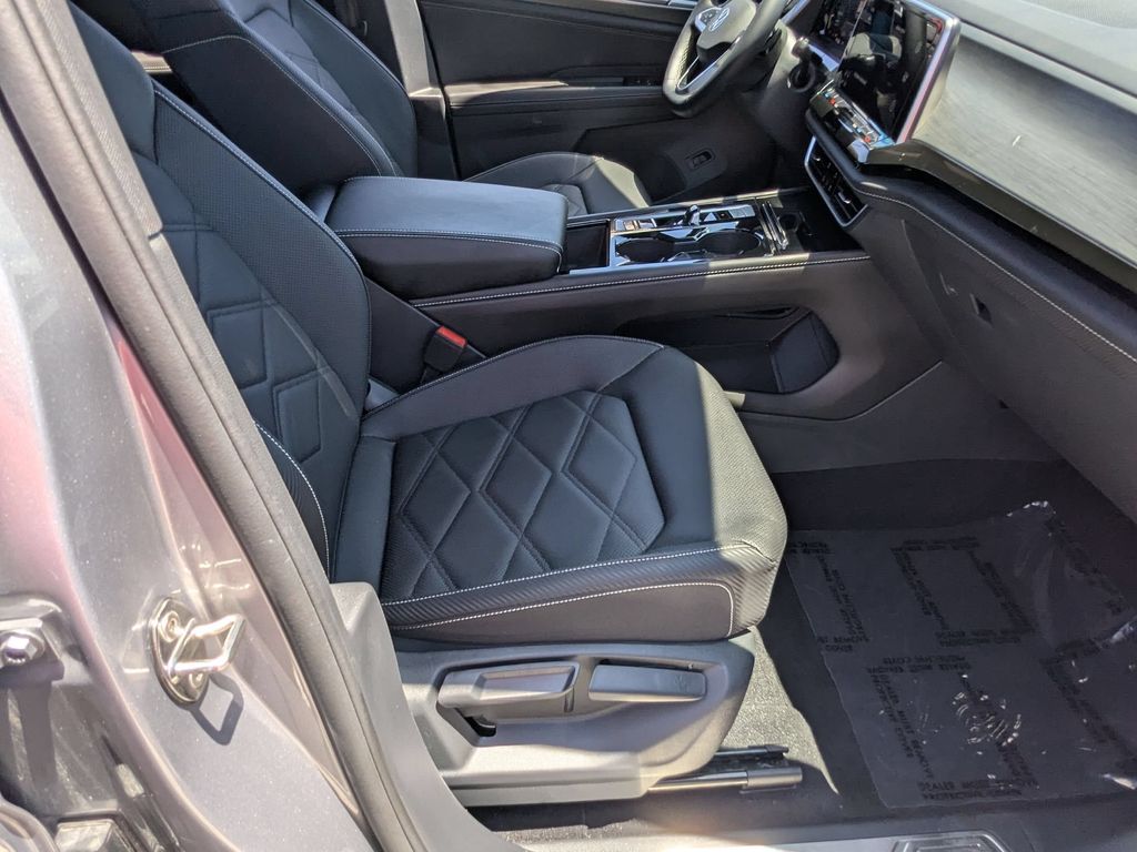 2025 Volkswagen Atlas Cross Sport SE w/Tech - Photo 31