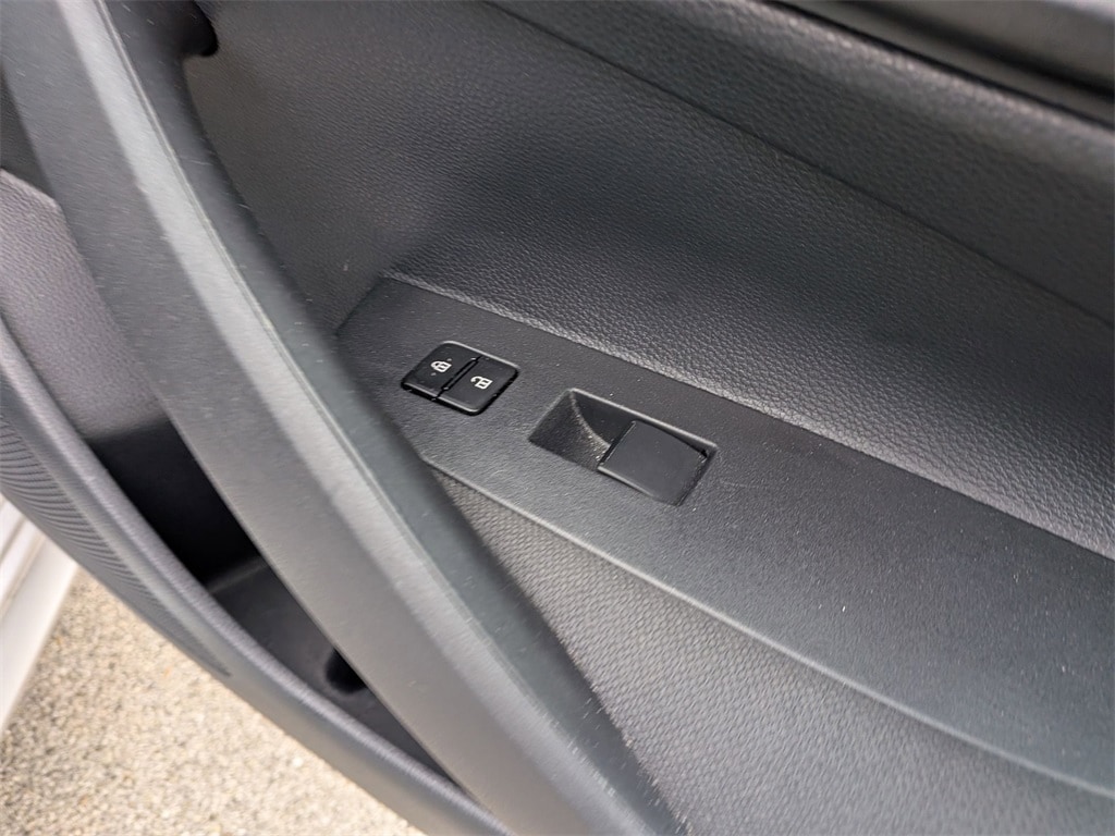 Thumbnail: 2025 Toyota Corolla - 28