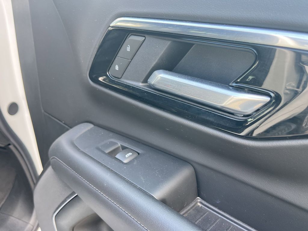 Thumbnail: 2025 Chevrolet Tahoe - 32