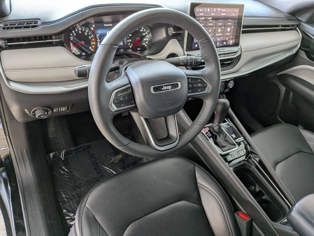 2025 Jeep Compass Limited - Photo 13