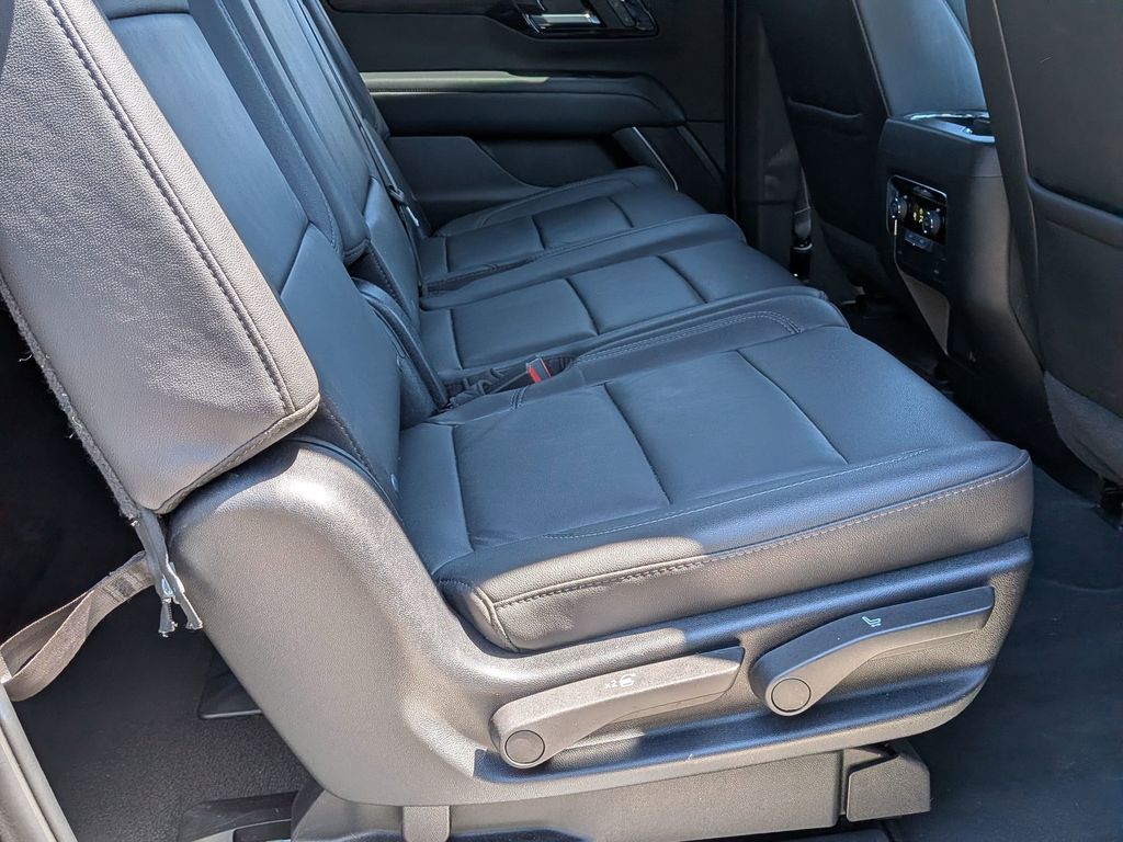 Thumbnail: 2025 Chevrolet Suburban - 29