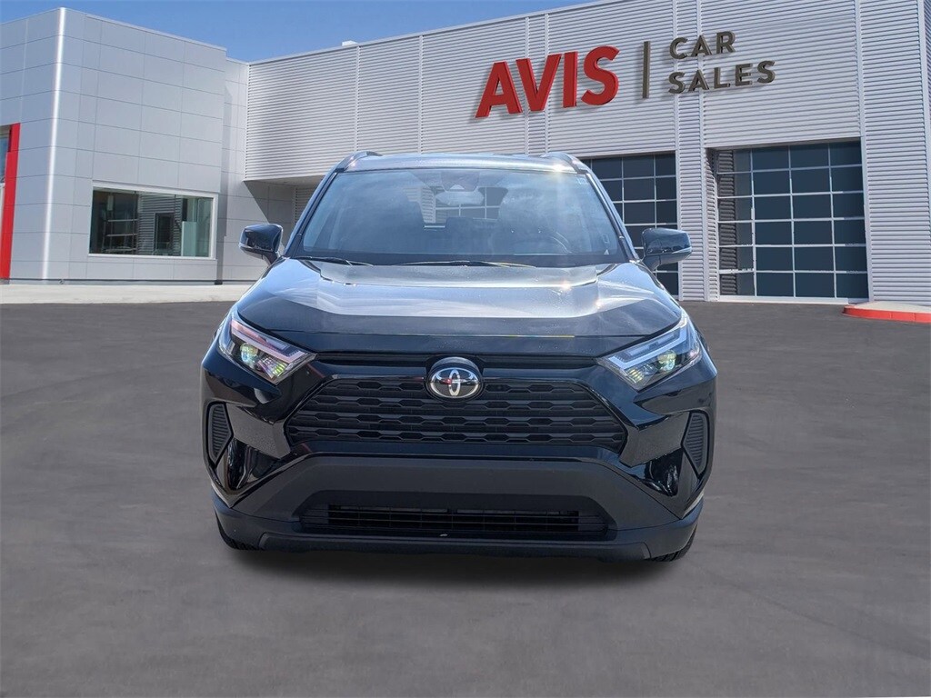 2025 Toyota RAV4 Hybrid XLE photo 2