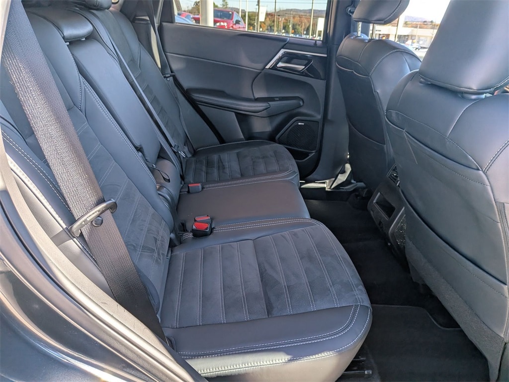 Thumbnail: 2025 Mitsubishi Outlander - 31