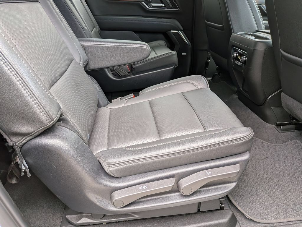 Thumbnail: 2025 GMC Yukon XL - 30