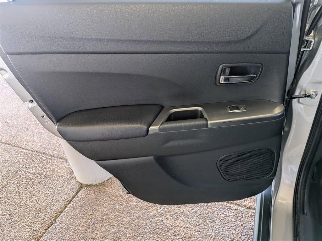 Thumbnail: 2024 Mitsubishi Outlander Sport - 25