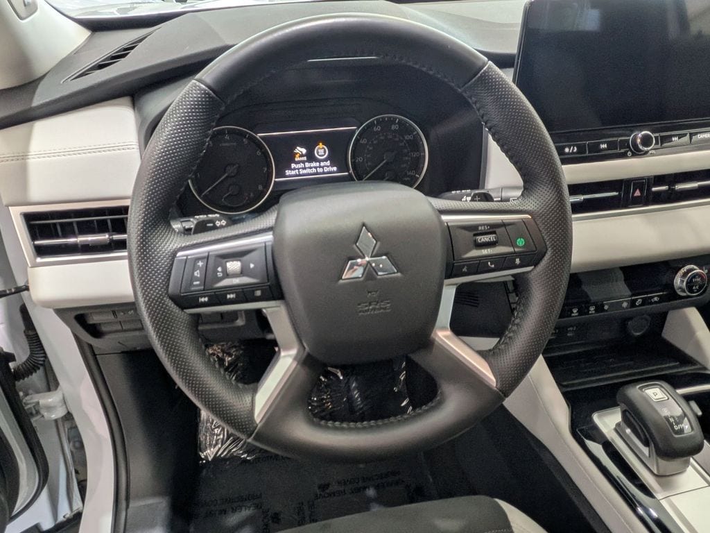 Thumbnail: 2025 Mitsubishi Outlander - 19