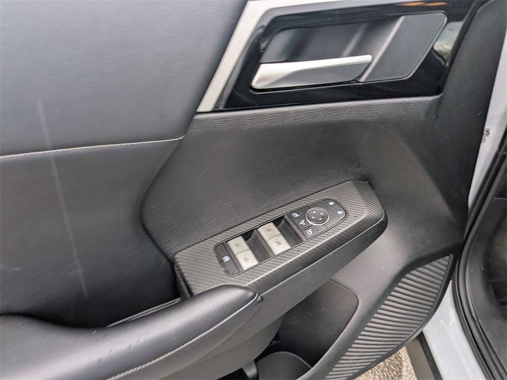 Thumbnail: 2024 Mitsubishi Outlander - 13