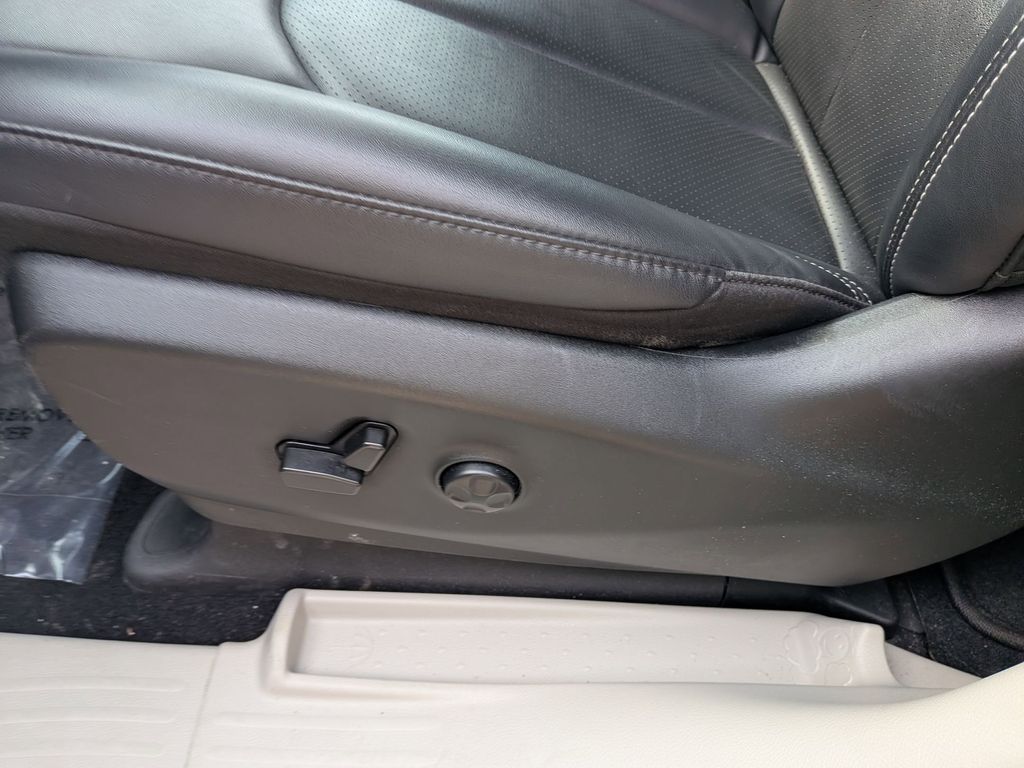 Thumbnail: 2024 Chrysler Pacifica - 14