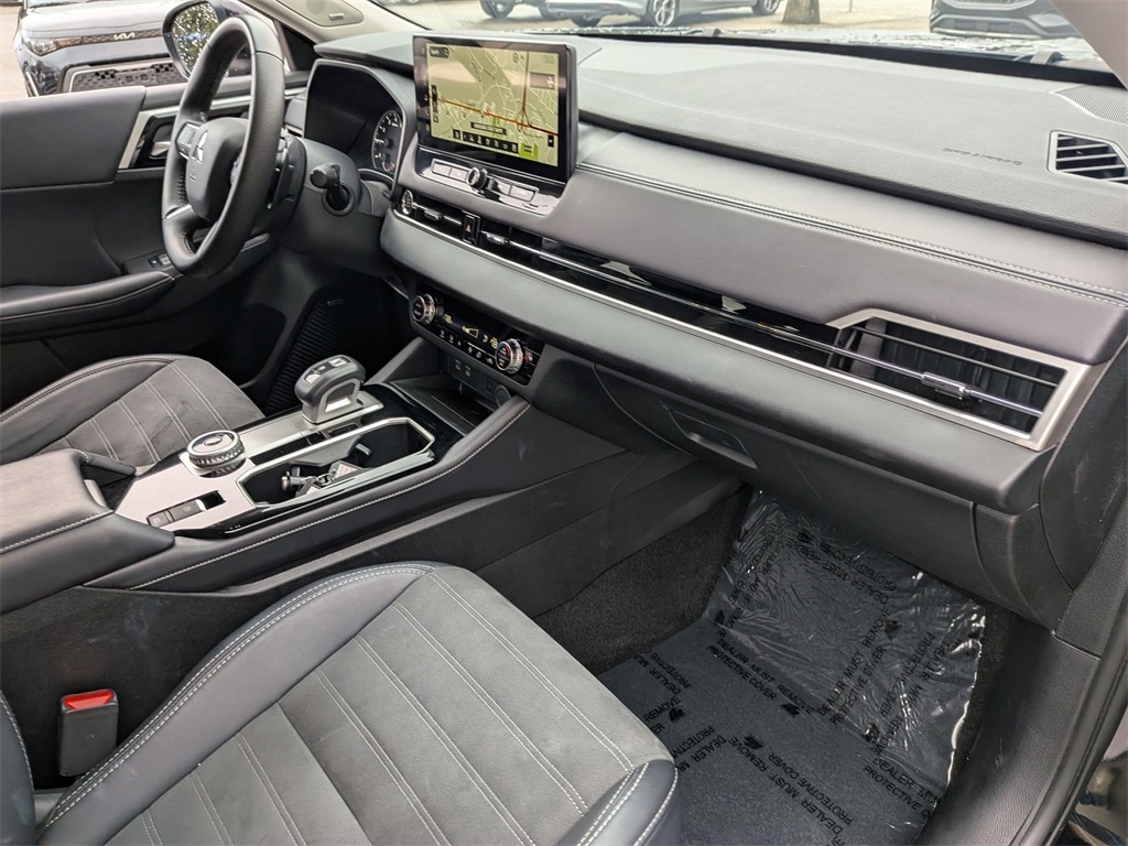 Thumbnail: 2025 Mitsubishi Outlander - 36