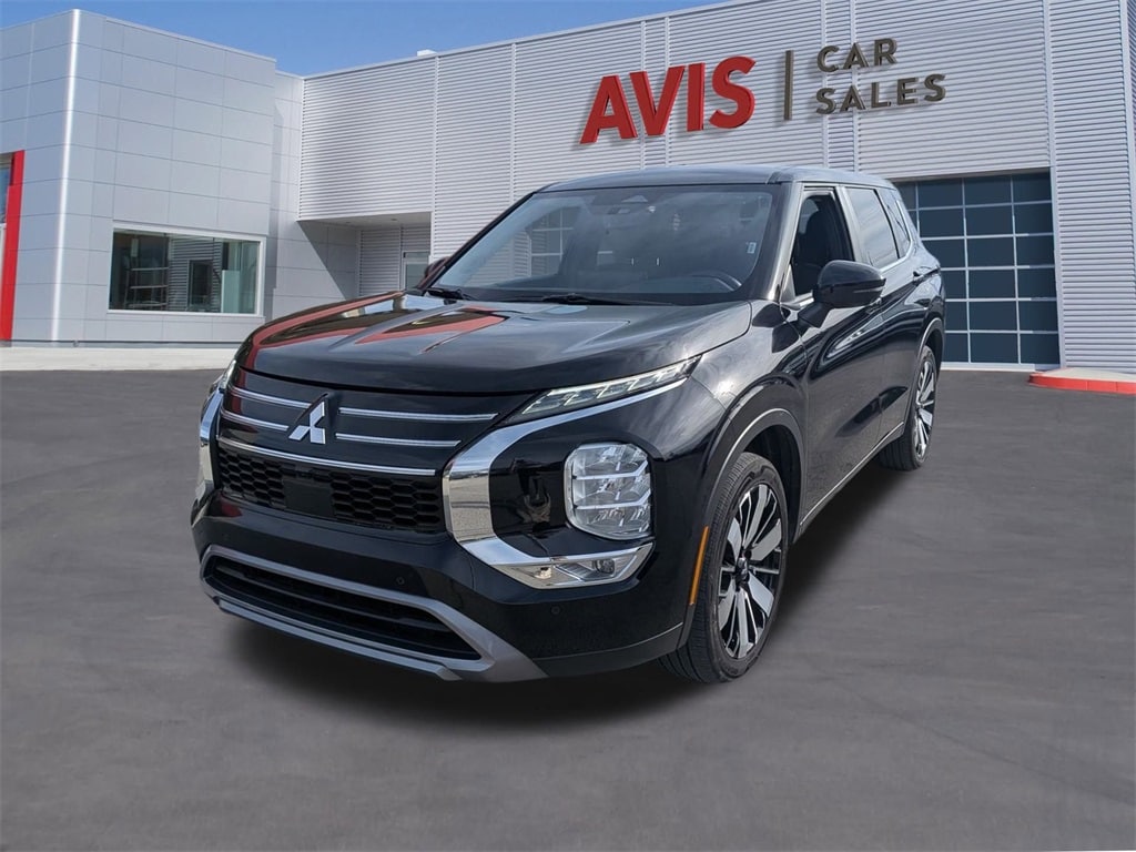 2025 Mitsubishi Outlander SE's photo