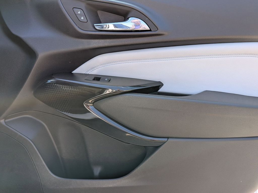 Thumbnail: 2025 Chevrolet Trax - 32
