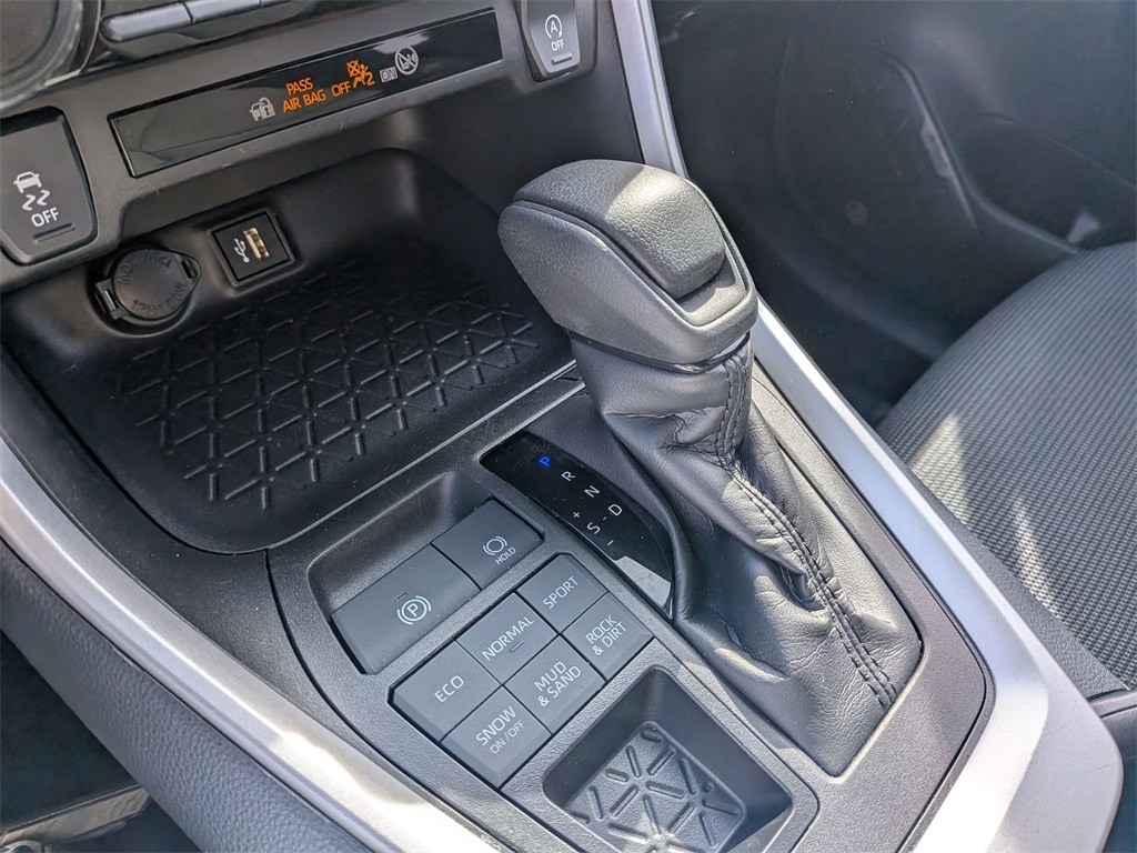 Thumbnail: 2025 Toyota RAV4 - 19