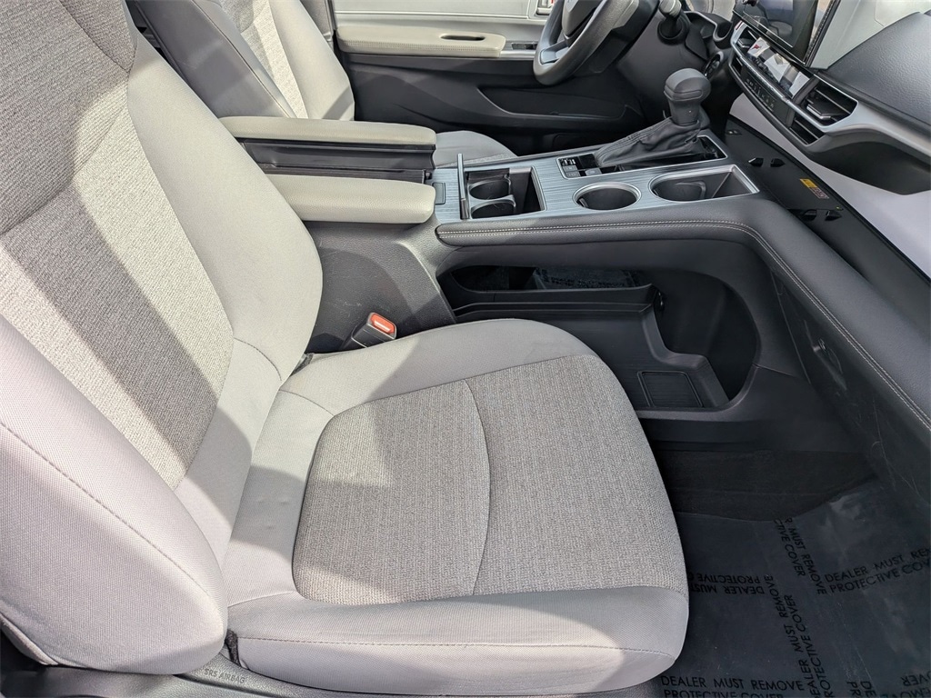 Thumbnail: 2025 Toyota Sienna - 28