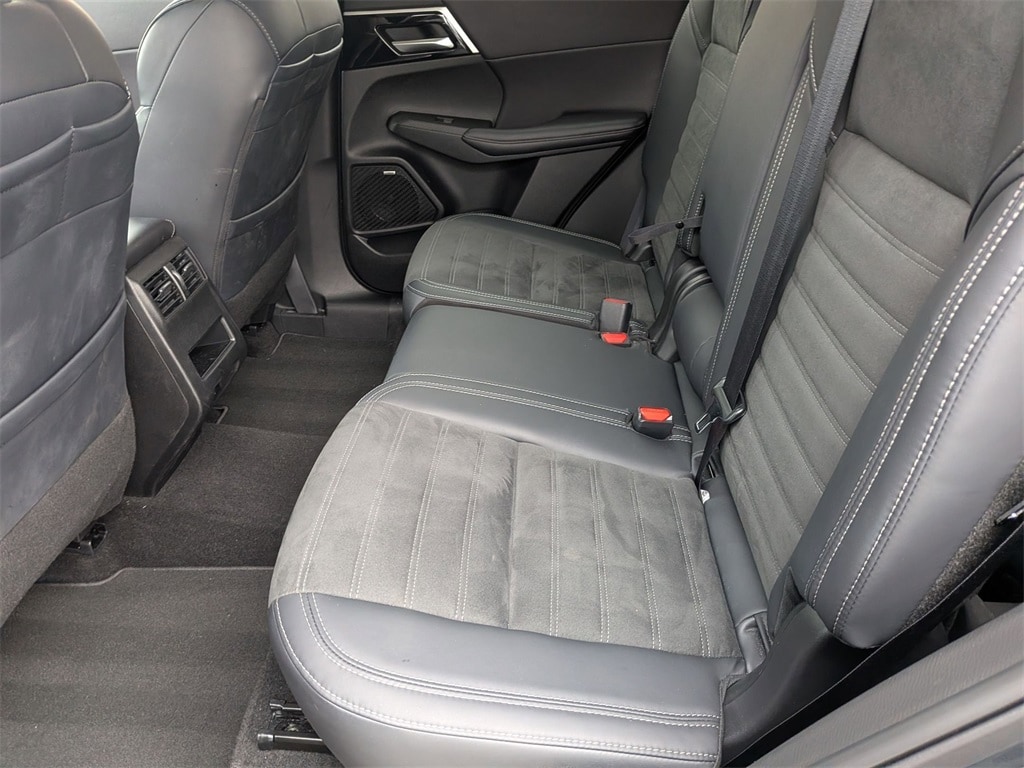 Thumbnail: 2025 Mitsubishi Outlander - 25