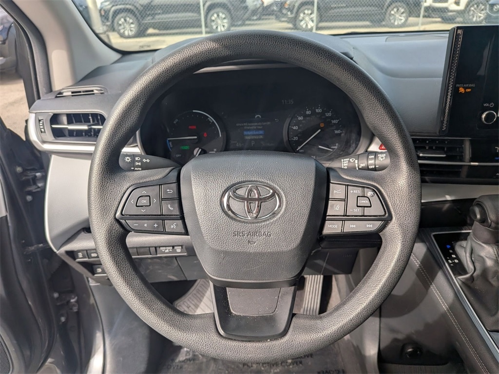 Thumbnail: 2025 Toyota Sienna - 21