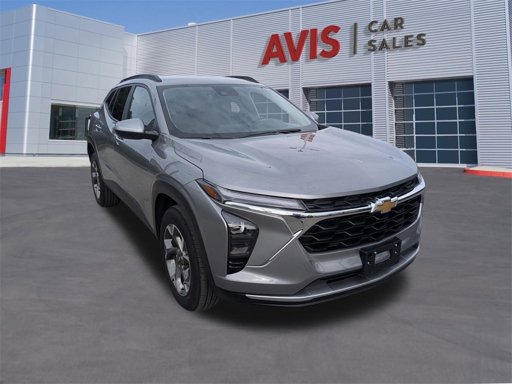 Thumbnail: 2025 Chevrolet Trax - 3