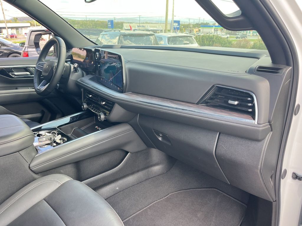 Thumbnail: 2025 Chevrolet Tahoe - 30