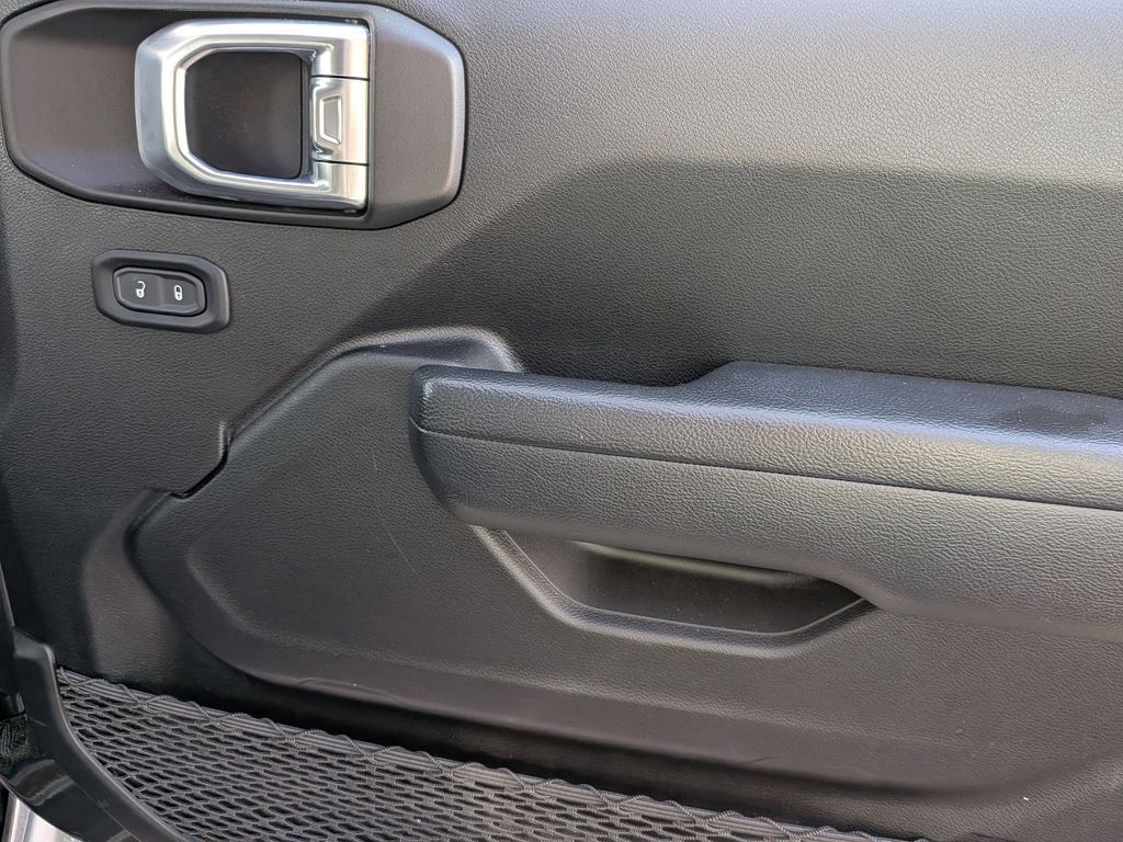 Thumbnail: 2025 Jeep Wrangler - 31