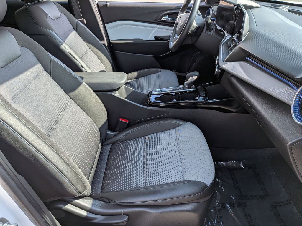 Thumbnail: 2025 Chevrolet Trax - 29