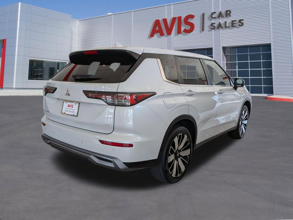 Thumbnail: 2025 Mitsubishi Outlander - 5
