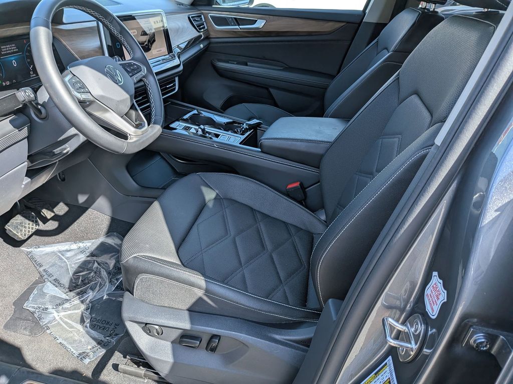 Thumbnail: 2025 Volkswagen Atlas - 16