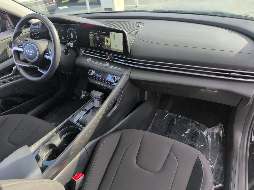 Thumbnail: 2025 Hyundai Elantra - 32