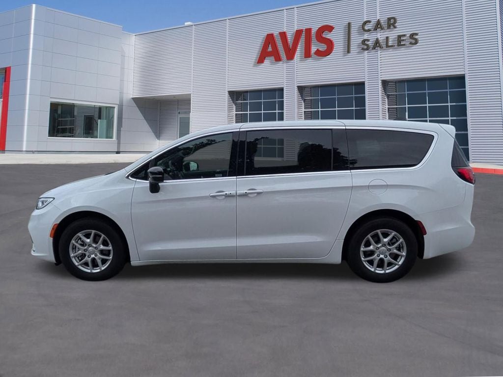 Thumbnail: 2025 Chrysler Pacifica - 10