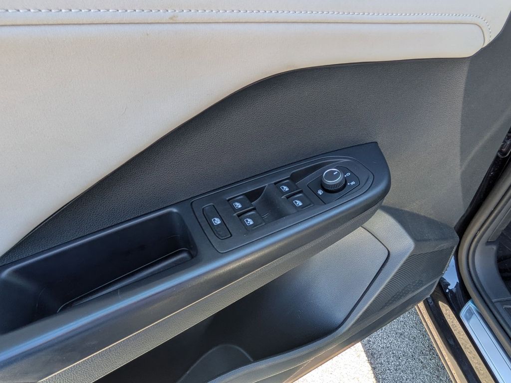 Thumbnail: 2025 Volkswagen Taos - 10