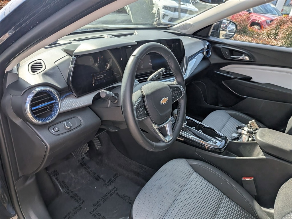 Thumbnail: 2025 Chevrolet Trax - 15