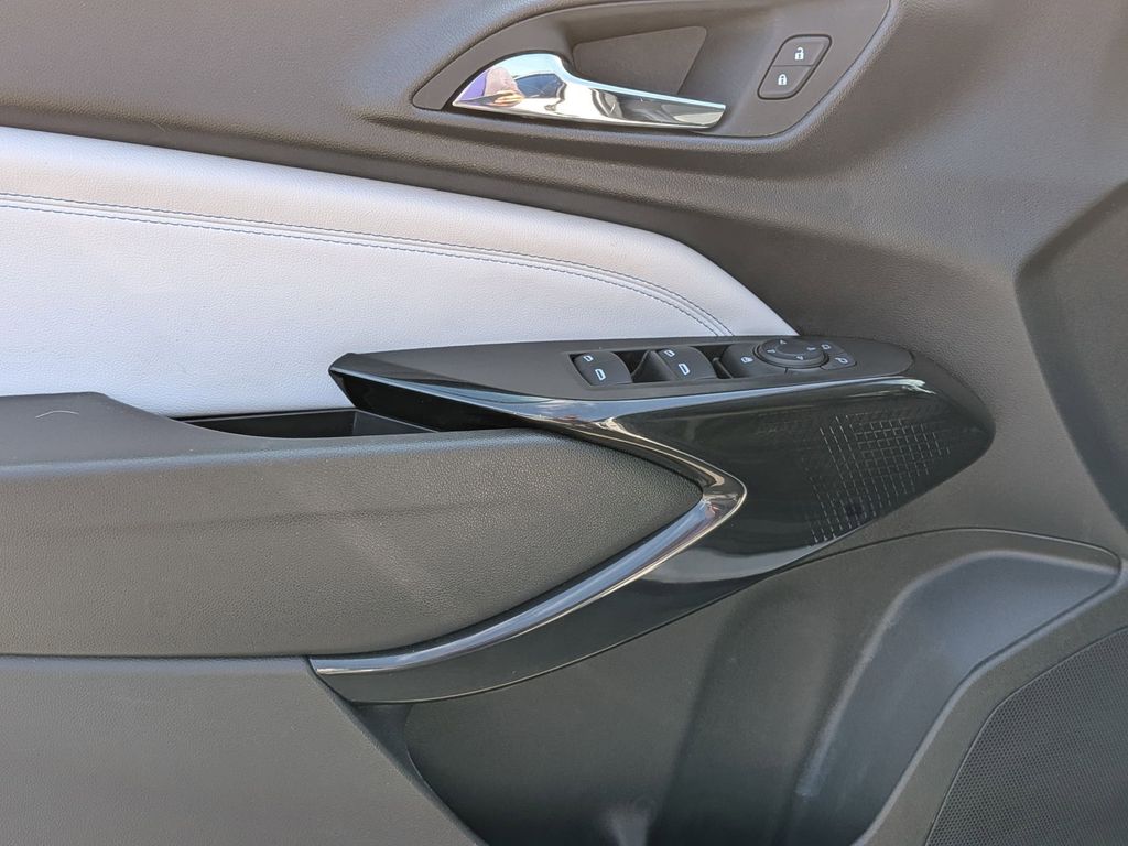 Thumbnail: 2025 Chevrolet Trax - 11