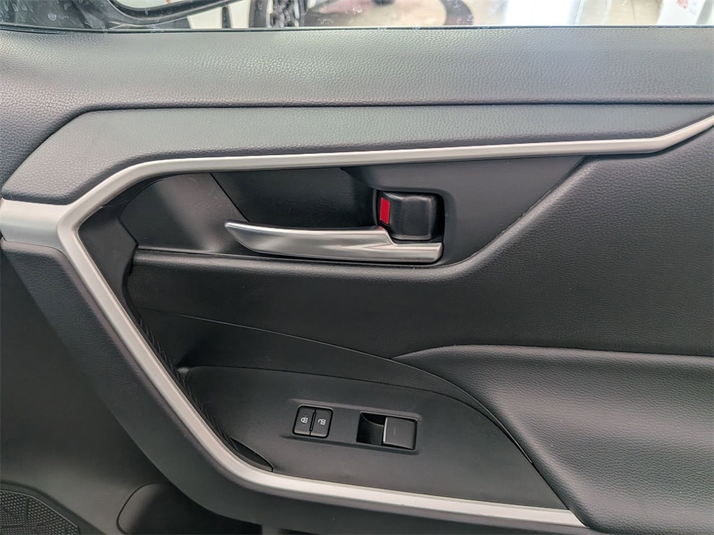 Thumbnail: 2025 Toyota RAV4 - 21