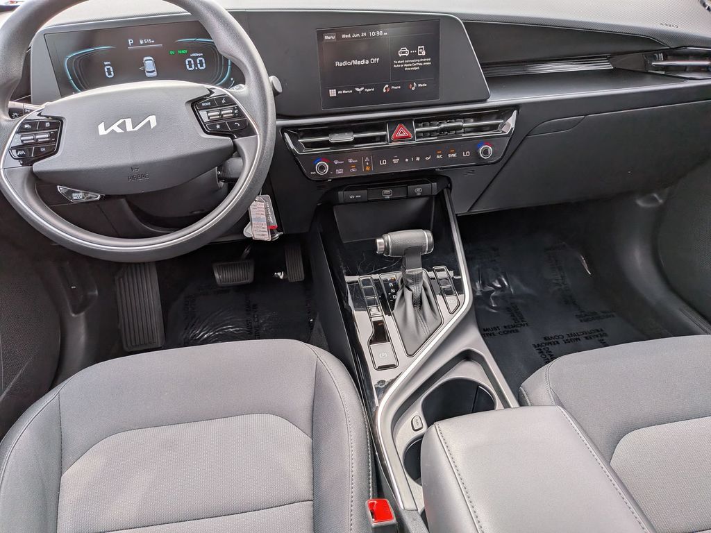 Thumbnail: 2025 Kia Niro - 24