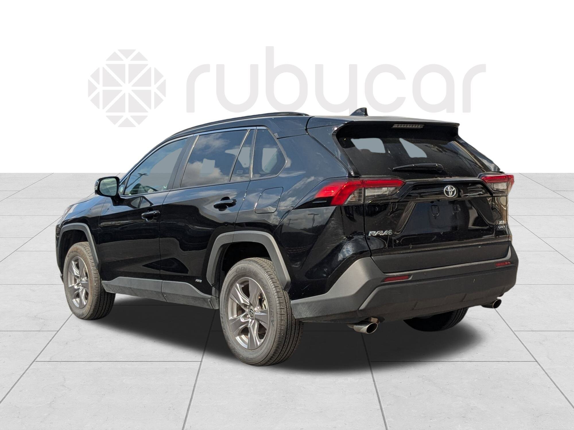 2025 Toyota RAV4 Hybrid XLE photo 2