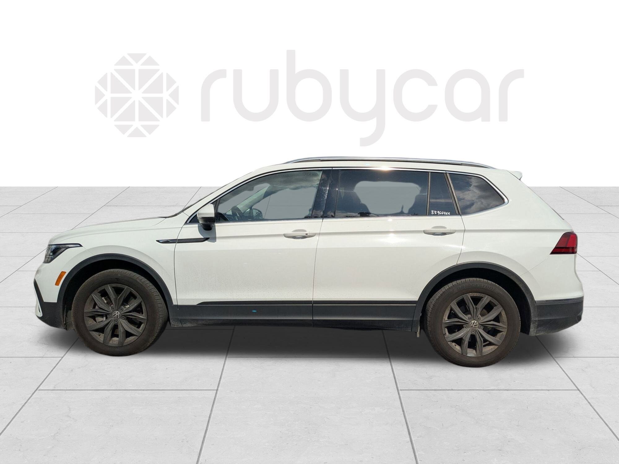 2024 Volkswagen Tiguan SE Wolfsburg Edition photo 2