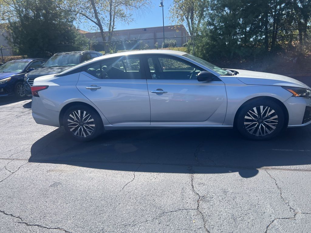 Thumbnail: 2024 Nissan Altima - 10
