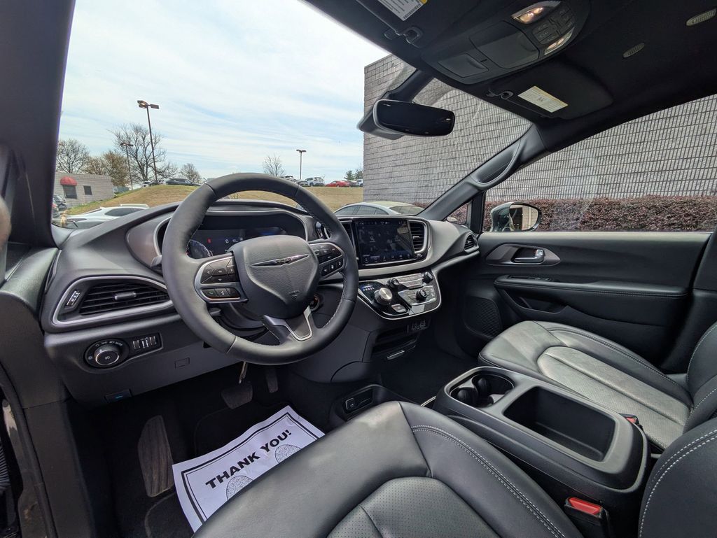 Thumbnail: 2025 Chrysler Pacifica - 15