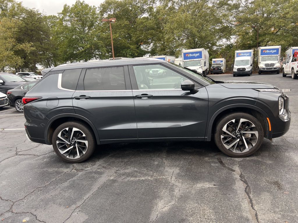 Thumbnail: 2024 Mitsubishi Outlander - 8