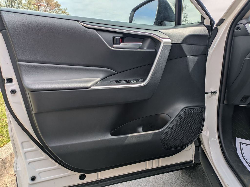 Thumbnail: 2025 Toyota RAV4 - 10