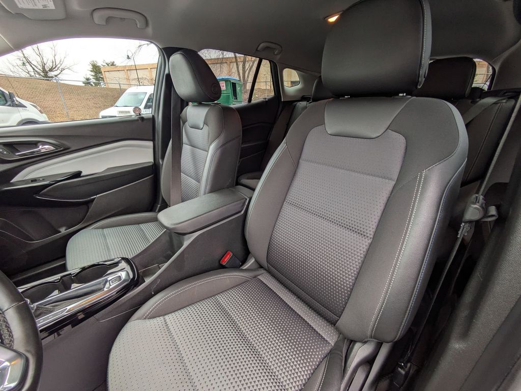 Thumbnail: 2025 Chevrolet Trax - 23