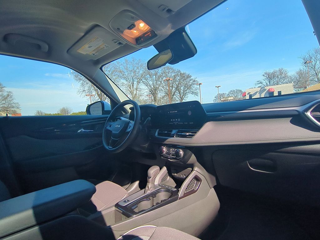 Thumbnail: 2025 Chevrolet TrailBlazer - 31