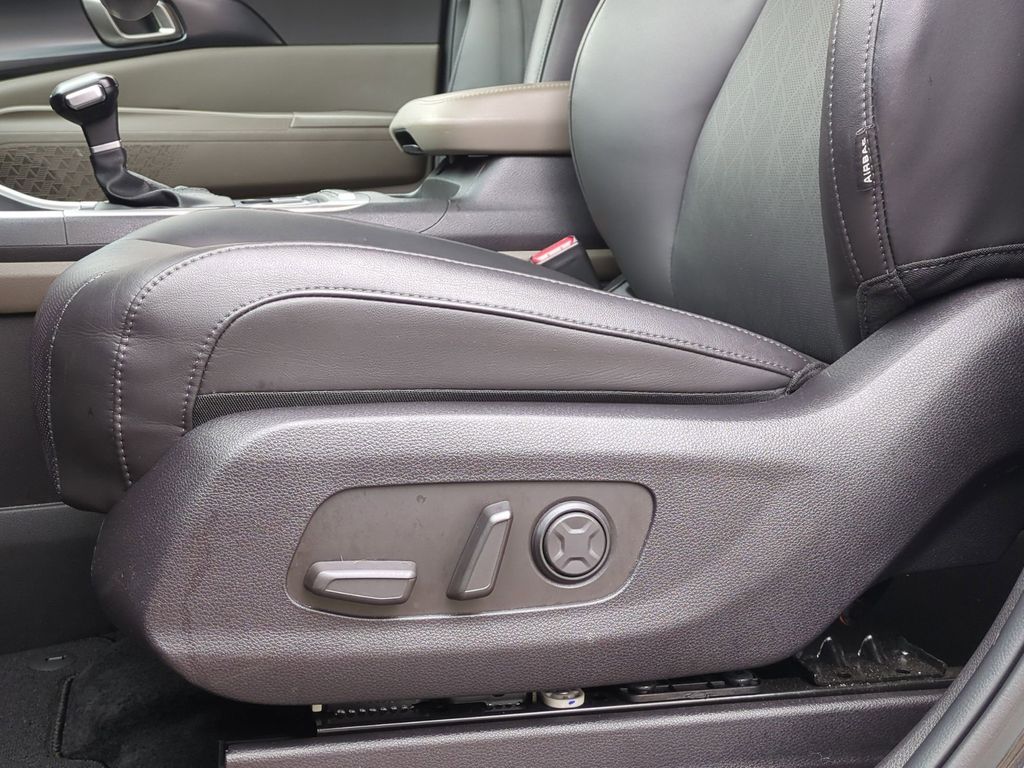 Thumbnail: 2025 Kia Carnival - 14