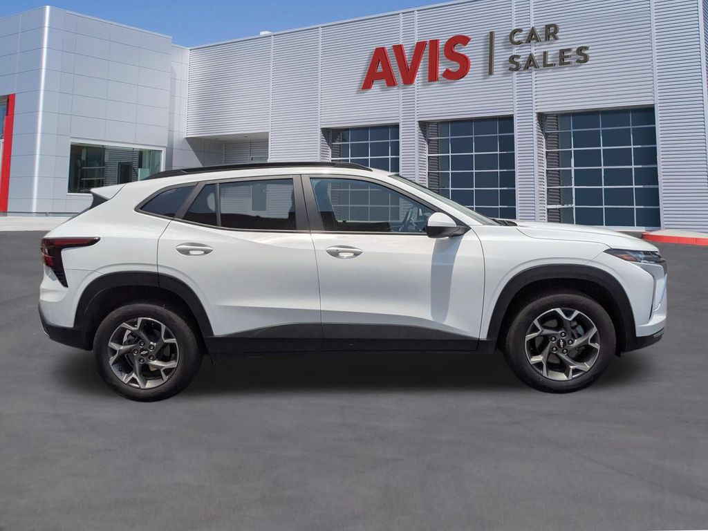 Thumbnail: 2025 Chevrolet Trax - 5