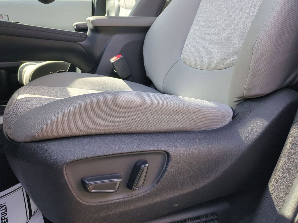 Thumbnail: 2025 Toyota Sienna - 14