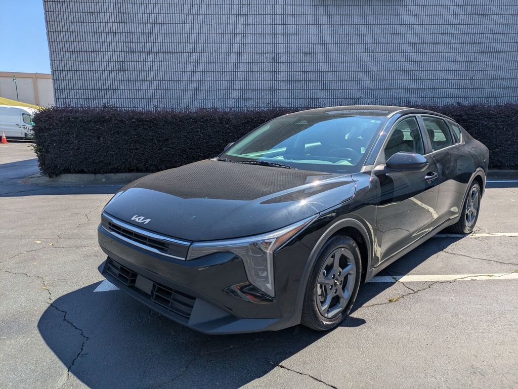 2025 Kia K4 LXS AT's photo