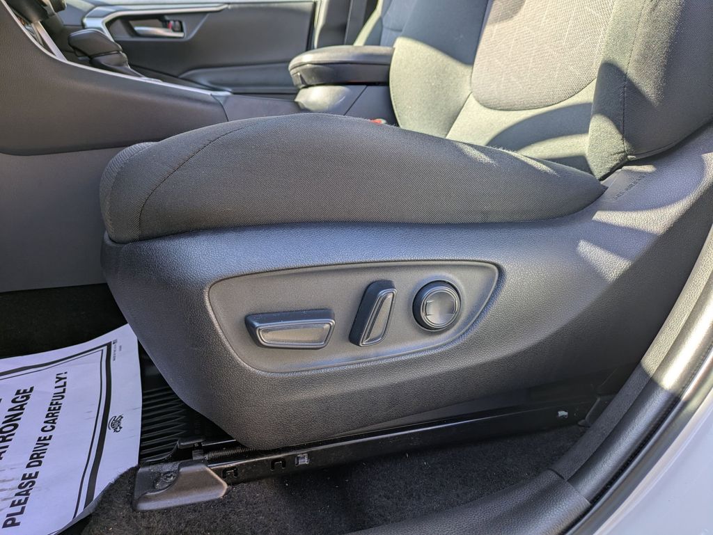 Thumbnail: 2025 Toyota RAV4 - 14