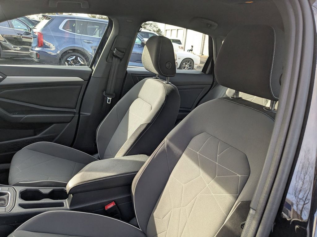 Thumbnail: 2025 Volkswagen Jetta - 20