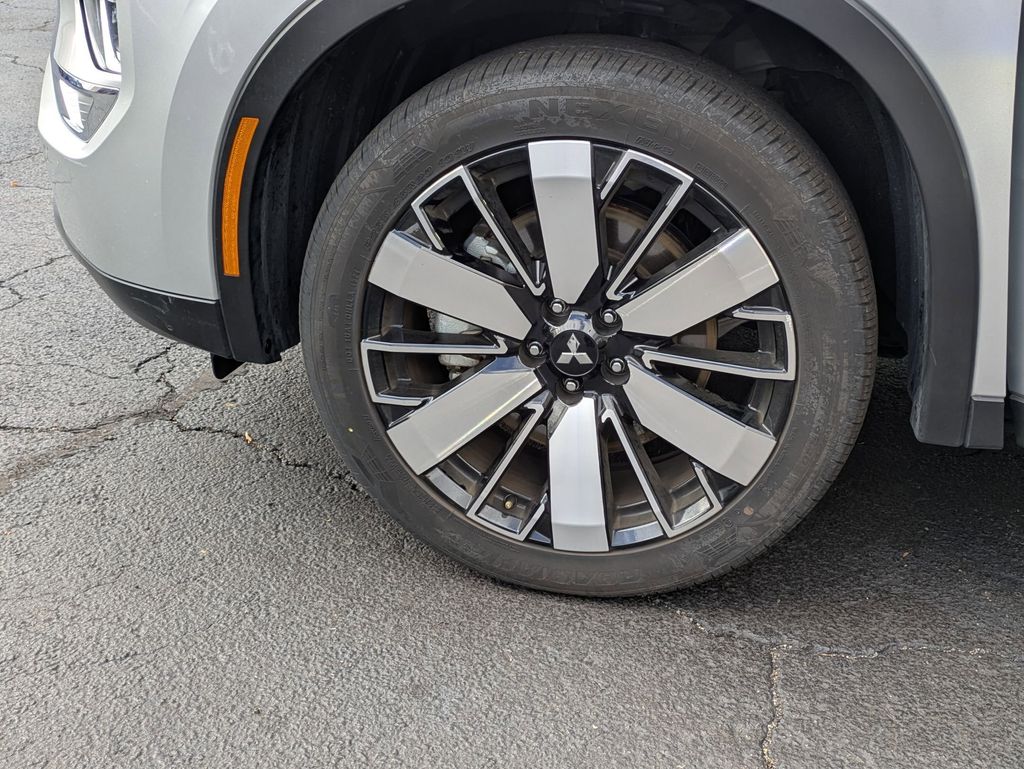 Thumbnail: 2025 Mitsubishi Outlander - 33