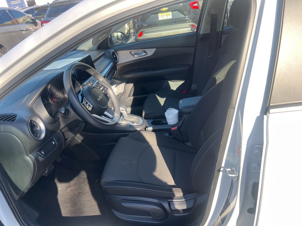 Thumbnail: 2024 Kia Forte - 6